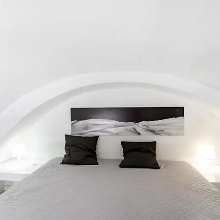Design Near The Station Apartment Catania